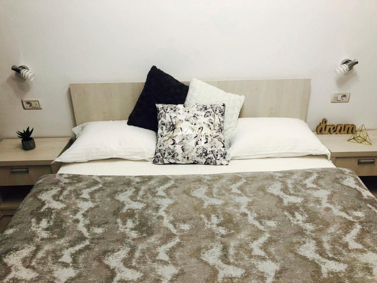 Apartamento Abby Câmpulung Moldovenesc Exterior foto